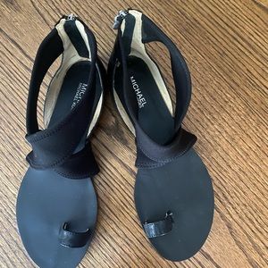 BNWT MICHAEL KORS SANDALS Sz 9,5 .